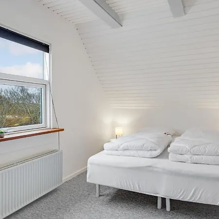 Awesome In With 3 Bedrooms *